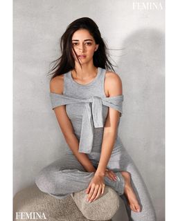 Ananya Panday feet photo thumbnail