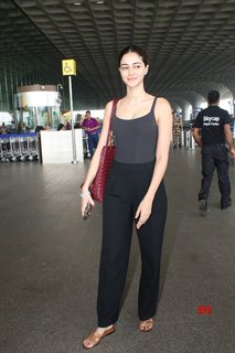 Ananya Panday feet photo thumbnail