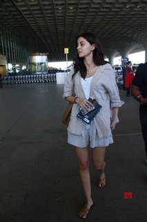 Ananya Panday feet photo thumbnail