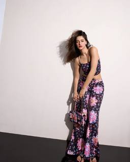 Ananya Panday feet photo thumbnail