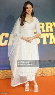 Ananya Panday feet photo thumbnail