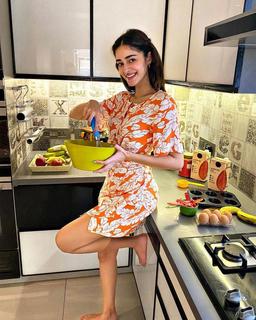 Ananya Panday feet photo thumbnail