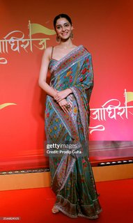 Ananya Panday feet photo thumbnail