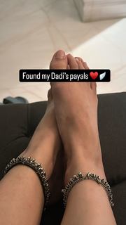 Ananya Panday feet photo thumbnail