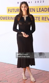 Ananya Panday feet photo thumbnail