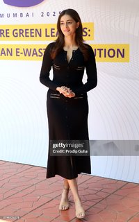 Ananya Panday feet photo thumbnail