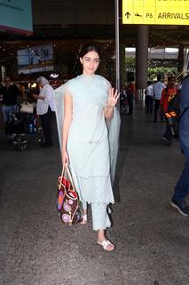 Ananya Panday feet photo thumbnail