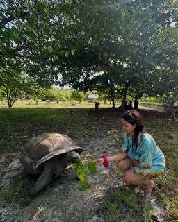 Ananya Panday feet photo thumbnail
