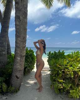 Ananya Panday feet photo thumbnail