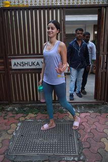 Ananya Panday feet photo thumbnail