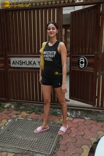 Ananya Panday feet photo thumbnail