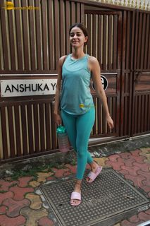 Ananya Panday feet photo thumbnail