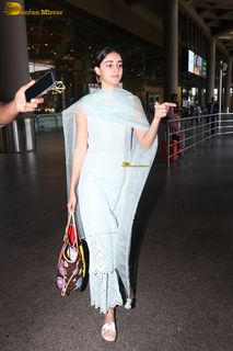 Ananya Panday feet photo thumbnail