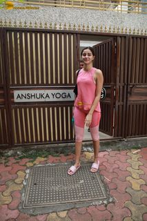 Ananya Panday feet photo thumbnail