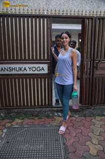 Ananya Panday feet photo thumbnail