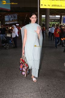 Ananya Panday feet photo thumbnail