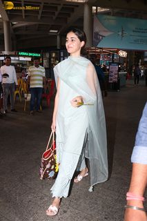 Ananya Panday feet photo thumbnail