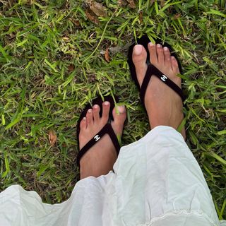 Ananya Panday feet photo thumbnail