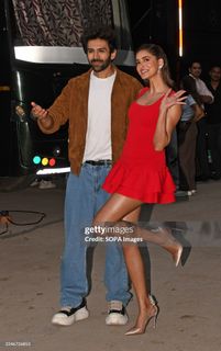 Ananya Panday feet photo thumbnail