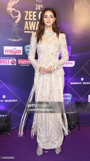 Ananya Panday feet photo 9