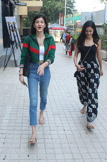 Ananya Pandey feet photo thumbnail