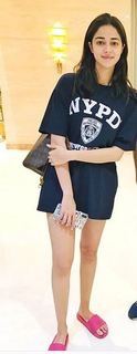 Ananya Pandey feet photo thumbnail