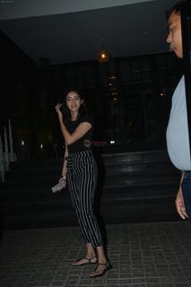 Ananya Pandey feet photo thumbnail