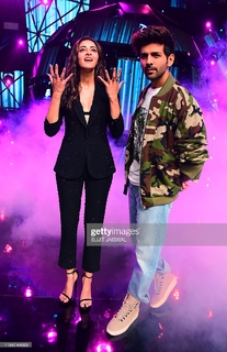 Ananya Pandey feet photo thumbnail