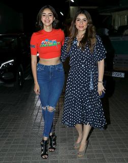 Ananya Pandey feet photo thumbnail