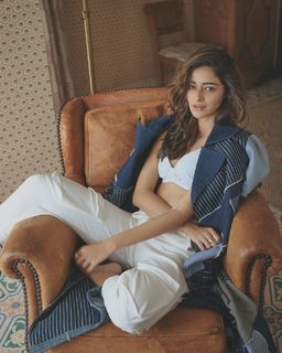 Ananya Pandey feet photo thumbnail