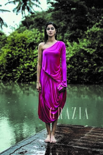 Ananya Pandey feet photo thumbnail