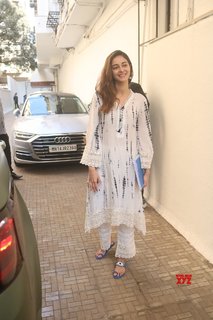 Ananya Pandey feet photo thumbnail