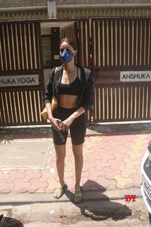 Ananya Pandey feet photo thumbnail
