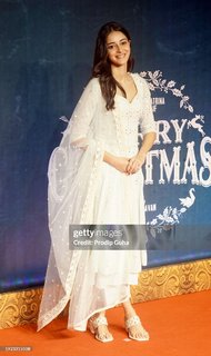 Ananya Pandey feet photo thumbnail