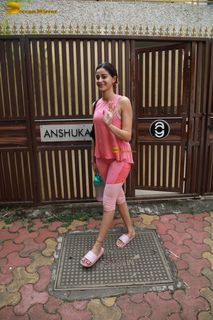 Ananya Pandey feet photo thumbnail