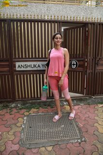 Ananya Pandey feet photo thumbnail