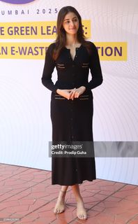 Ananya Pandey feet photo thumbnail