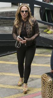 Anastacia feet photo thumbnail