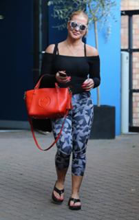 Anastacia feet photo thumbnail