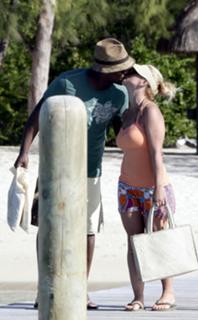 Anastacia feet photo thumbnail