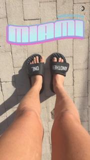 Anastasia Ashley feet photo thumbnail