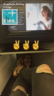 Anastasia Ashley feet photo thumbnail