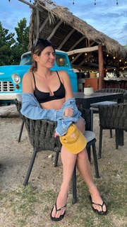 Anastasia Ashley feet photo thumbnail