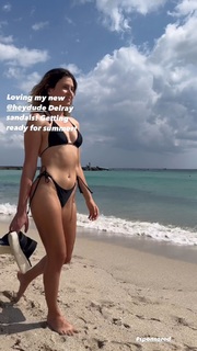 Anastasia Ashley feet photo thumbnail