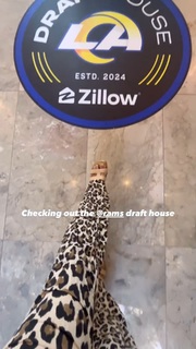 Anastasia Ashley feet photo thumbnail