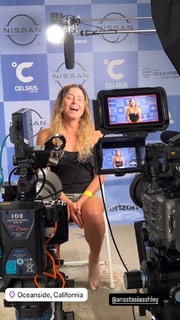 Anastasia Ashley feet photo thumbnail