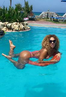 Anastasia Giousef feet photo thumbnail