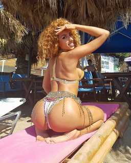 Anastasia Giousef feet photo thumbnail