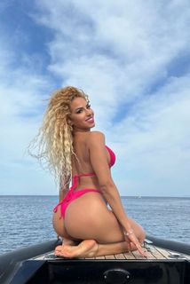 Anastasia Giousef feet photo thumbnail