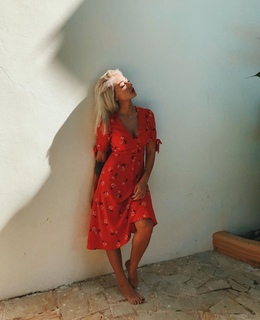 Anastasia Ivleeva feet photo thumbnail